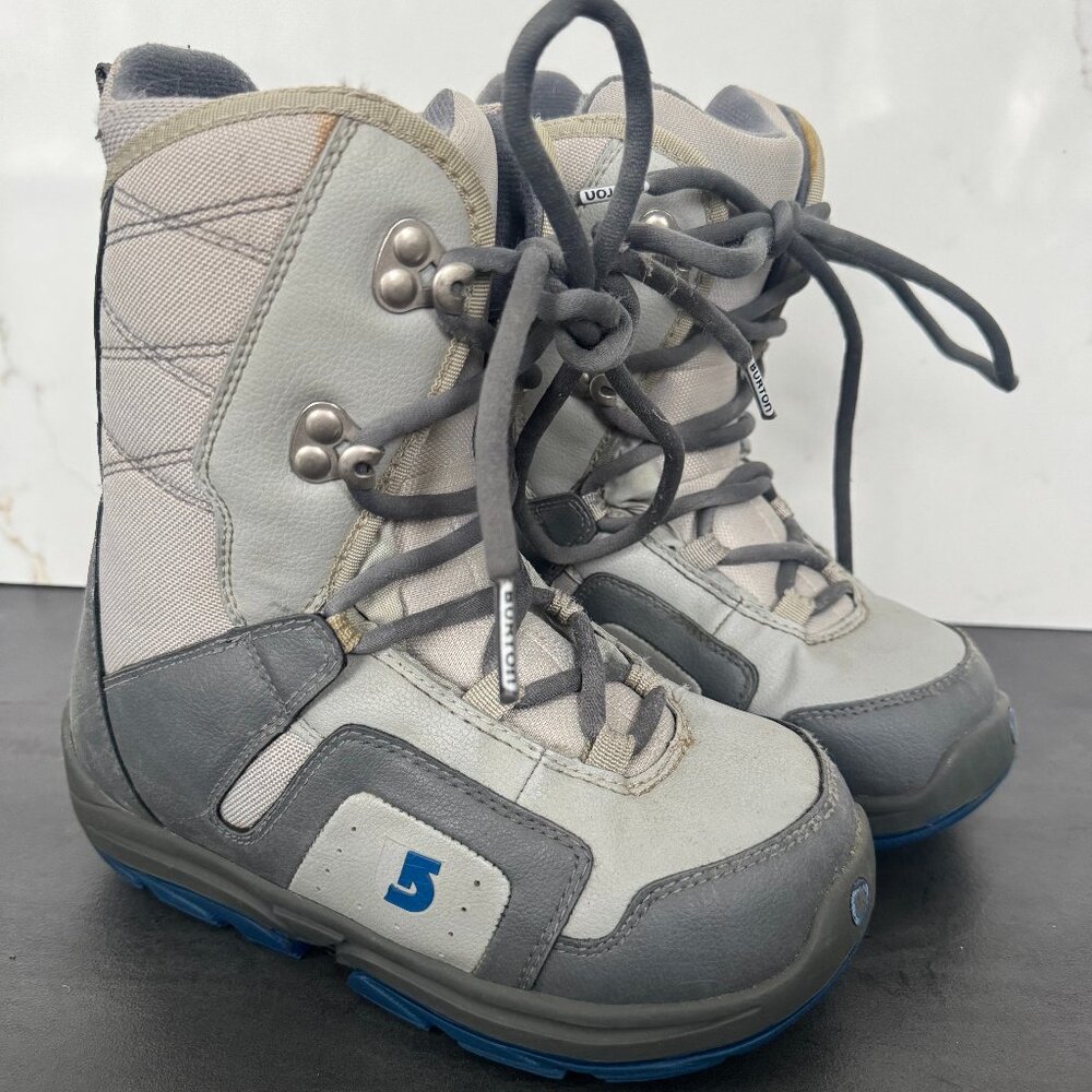 Burton Moto Kids Snowboard Boots size 5